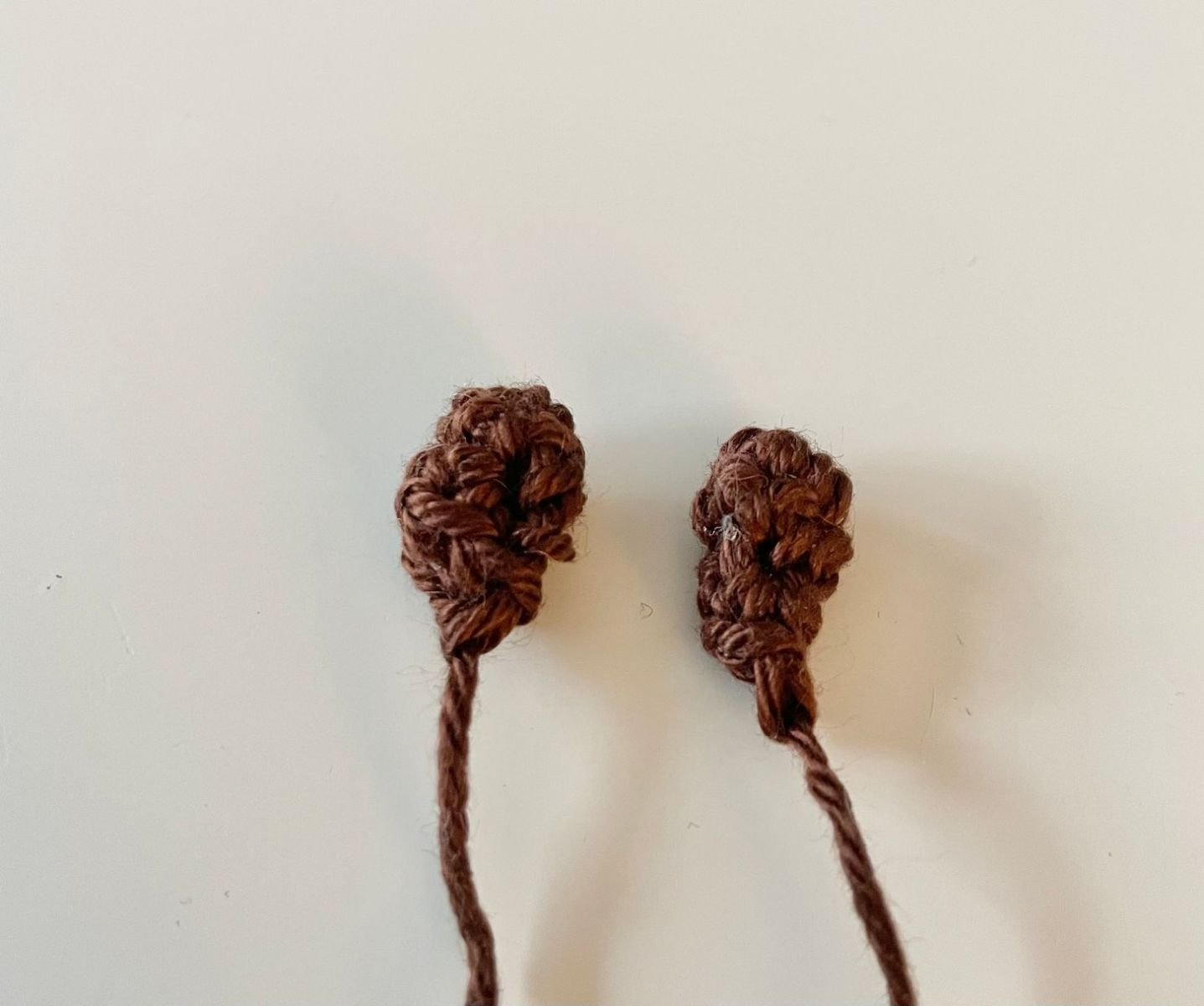 Blog-Inhaltsbild für 'Einfache Häkelanleitung: So gestaltest du deine eigenen Stifthüllen'