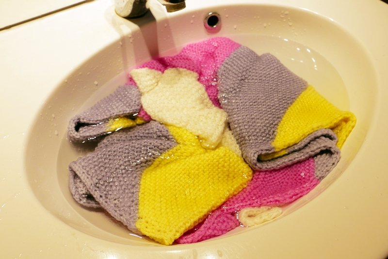 Blog-Inhaltsbild für 'Die weichste Babydecke der Welt im Mustermix - Kostenlose Strickanleitung'