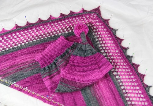 Blog-Inhaltsbild für 'Kostenlose Strickanleitung: Zipfelmütze und Dreiecktuch für Kinder 2 - 4 Jahre'