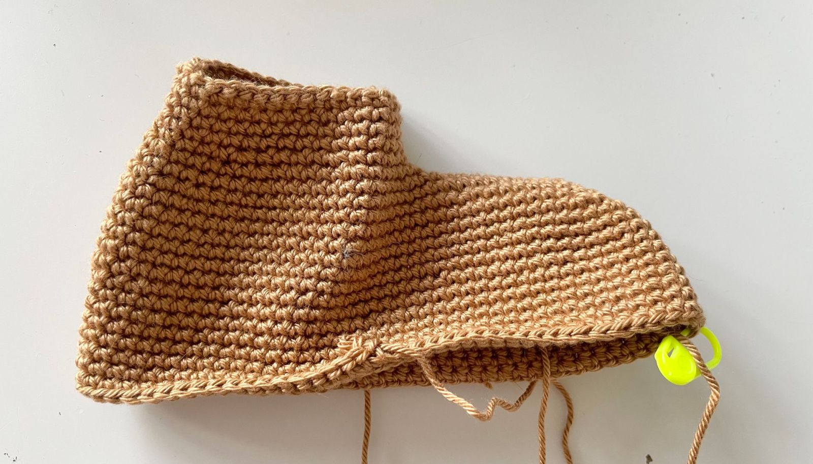 Blog-Inhaltsbild für 'Kostenlose Häkelanleitung: Süßes Amigurumi Pferd selbst gemacht! 🐴💚'