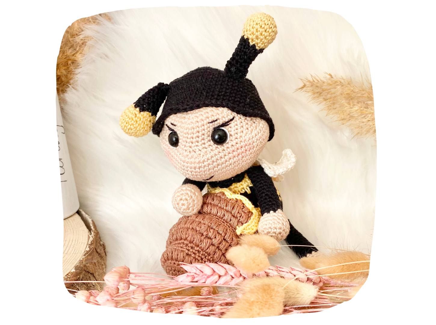 Blog-Inhaltsbild für 'Biene Bea, kostenlose Häkelanleitung von Wolldiamant'