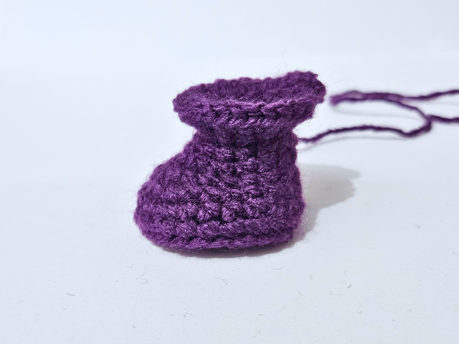 Blog content image for 'Free crochet pattern: Christmas Elf Poinsettia'