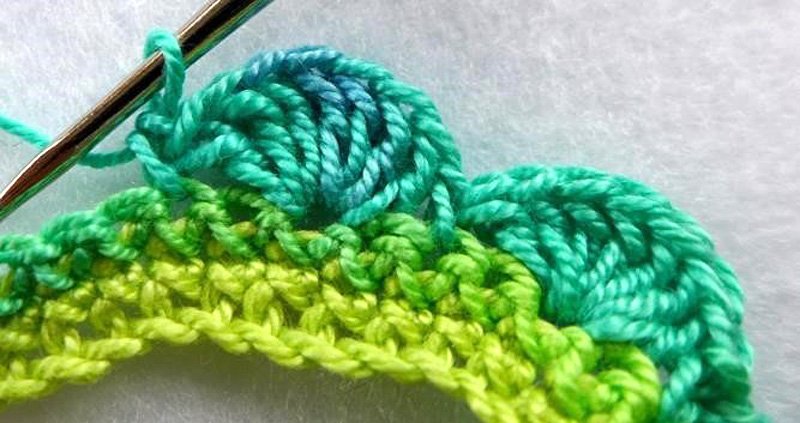 Blog-Inhaltsbild für 'Kostenlose Häkelanleitung: 3D-Blüten mit und ohne Perlen häkeln'