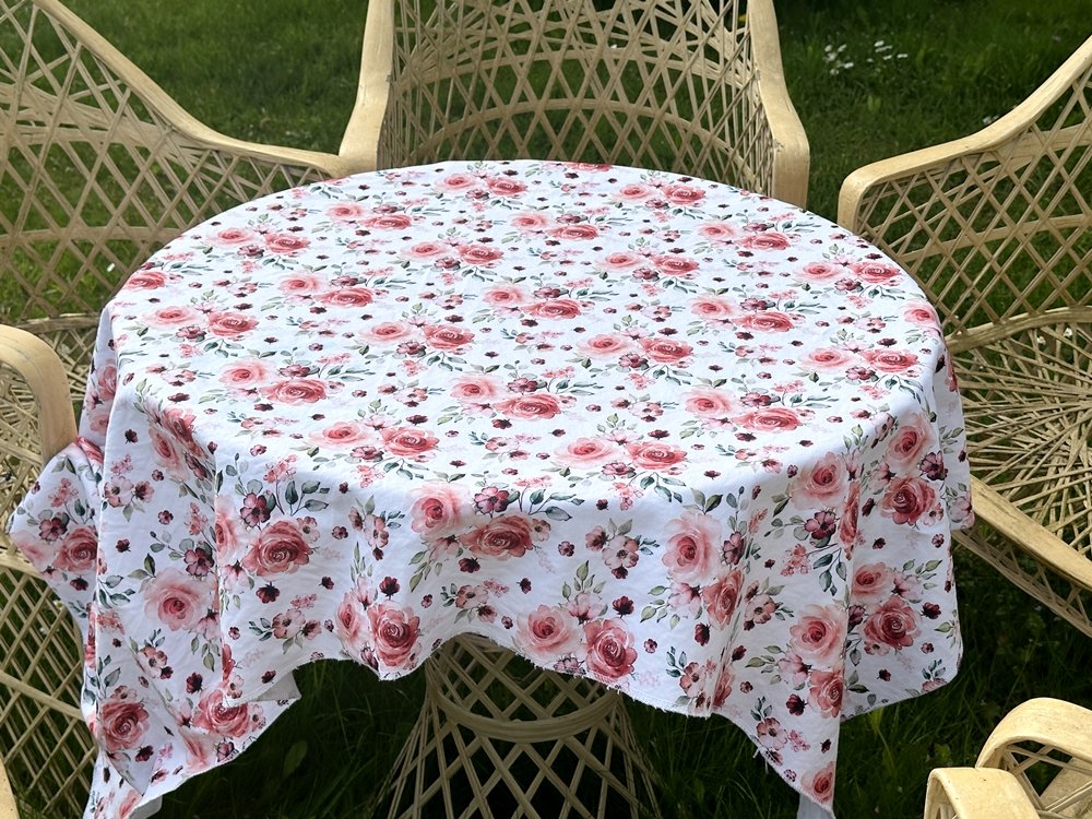 Blog-Inhaltsbild für 'Sommer-DIY: Perfekt sitzende Tischdecken mit Gummizug selbst nähen'