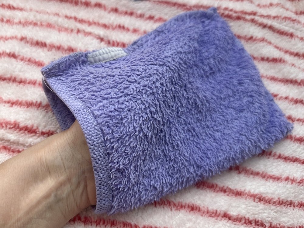 Blog-Inhaltsbild für 'Aus Alt mach Neu: Waschhandschuhe aus altem Bademantel nähen'