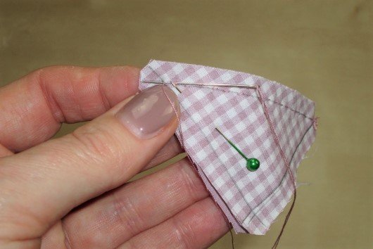 letzter_Schritt_Anleitung_Hand_naehen_Rechtshaender_running_stitch