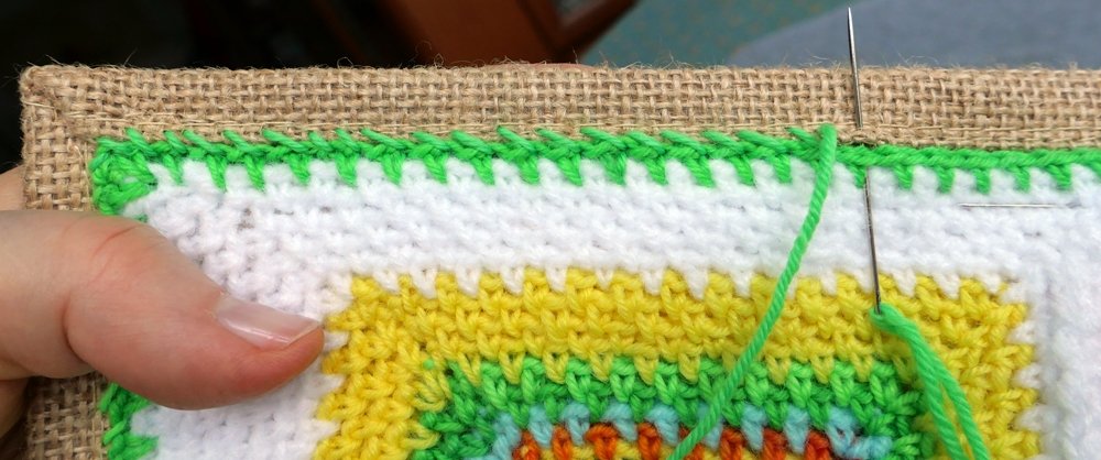 Blog-Inhaltsbild für 'Geniales Häkelmuster von innen nach außen - Kostenlose Häkelanleitung für Tasche'