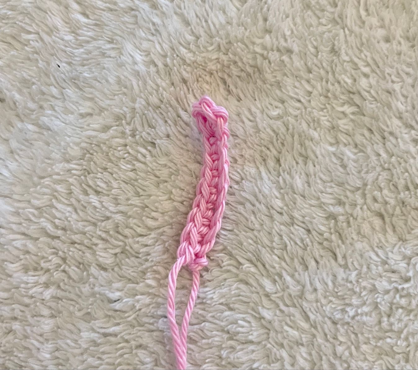 Blog-Inhaltsbild für '„Blauer Amigurumi-Held: Häkelanleitung für Kopf, Körper & Zubehör“'