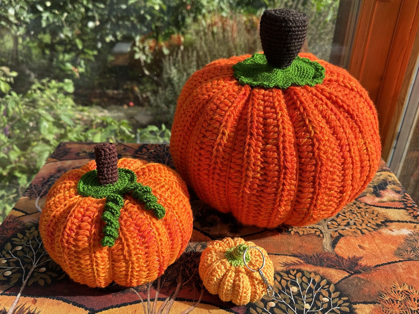 Blog-Inhaltsbild für 'Kleine Kürbisse als Schlüsselanhänger oder Taschenbaumler häkeln'