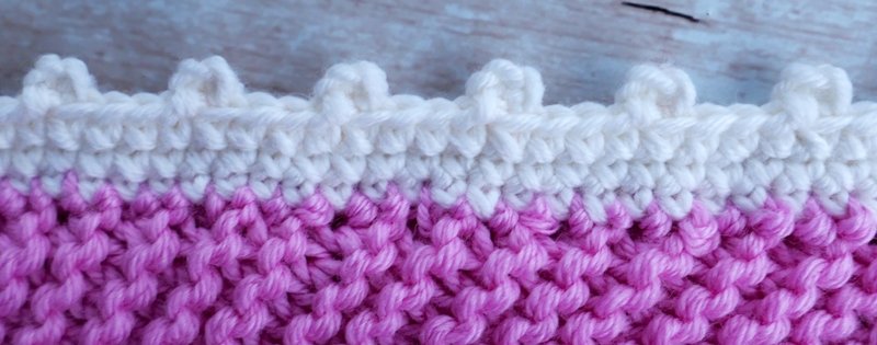 Blog-Inhaltsbild für 'Die weichste Babydecke der Welt im Mustermix - Kostenlose Strickanleitung'