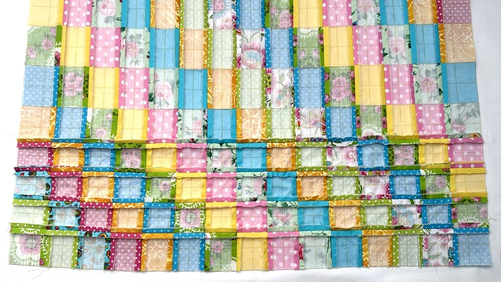 Blog-Inhaltsbild für 'Näh-Workshop Teil 2: Patchwork-Bettdecke für das Puppenbett'
