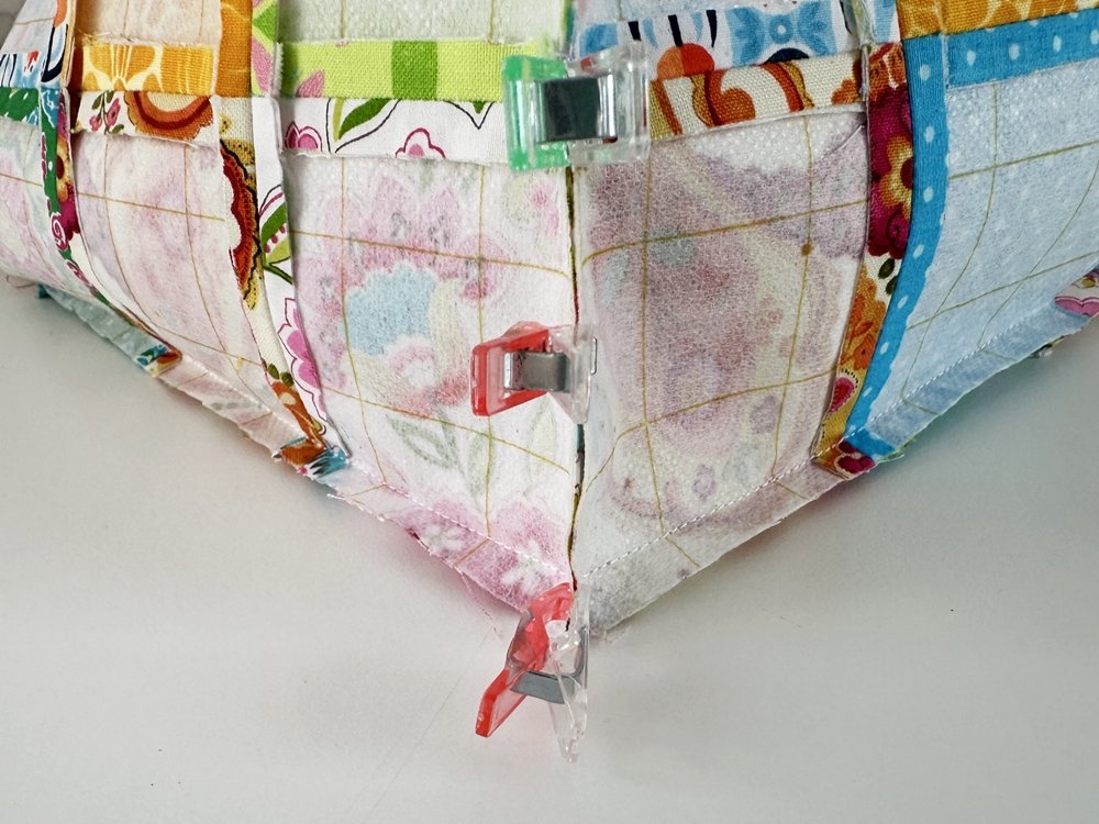 Blog-Inhaltsbild für 'Kindertasche im Patchwork-Style - Kostenlose Nähanleitung'