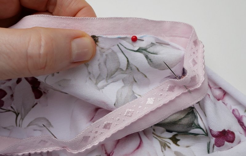 Blog-Inhaltsbild für 'Damenslips einfach selber nähen - Teil 2: Bündchen einfassen, Varianten, Tipps und Tricks'