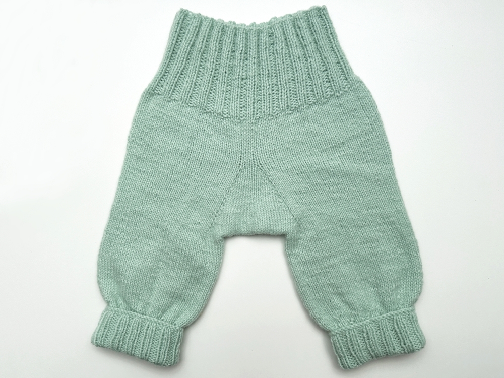 Blog-Inhaltsbild für 'Strickanleitung Babyhose in 3 Größen'