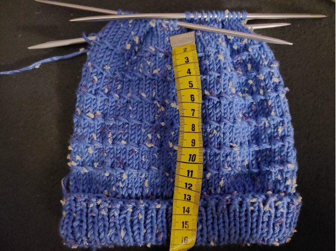 Blog-Inhaltsbild für 'Kostenlose Strickanleitung – Partnerlook-Mützen für Vater und Sohn'