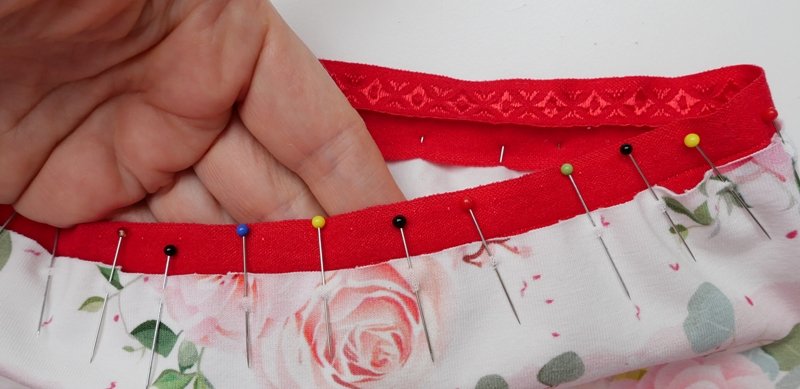 Blog-Inhaltsbild für 'Damenslips einfach selber nähen - Teil 2: Bündchen einfassen, Varianten, Tipps und Tricks'