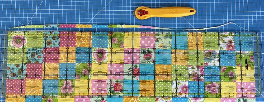 Blog-Inhaltsbild für 'Näh-Workshop Teil 2: Patchwork-Bettdecke für das Puppenbett'