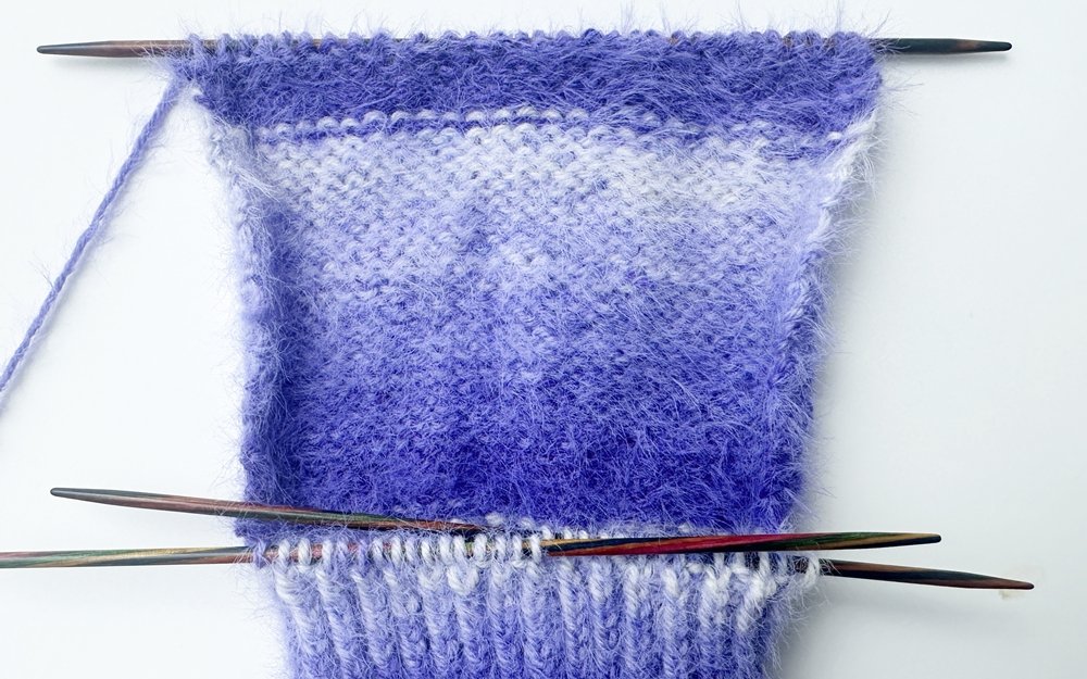 Blog-Inhaltsbild für 'Kuschelweiche Flauschsocken stricken'