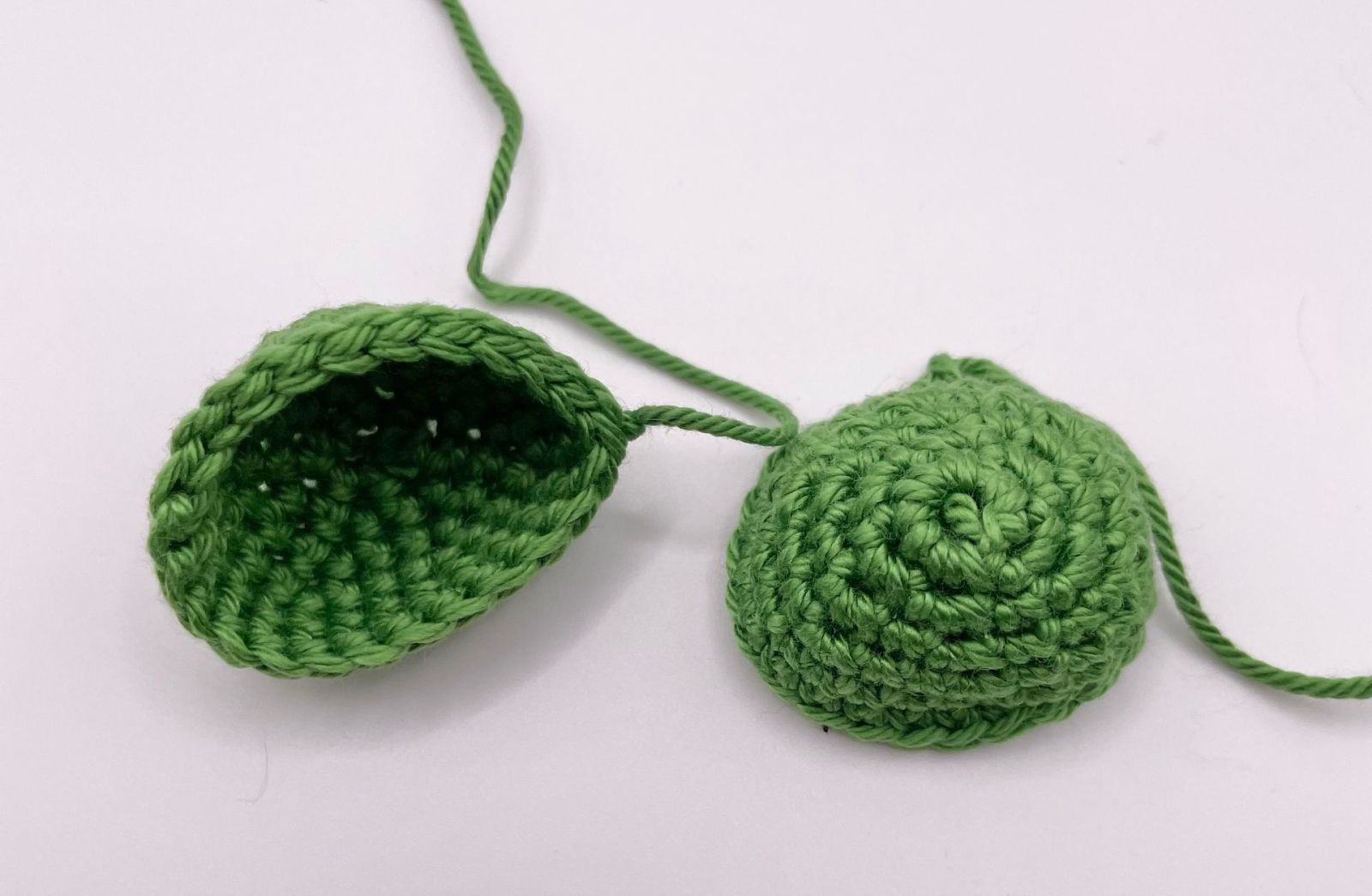 Blog-Inhaltsbild fĂŒr 'đ Kostenlose HĂ€kelanleitung: Krokodilkopf Brillenhalter'