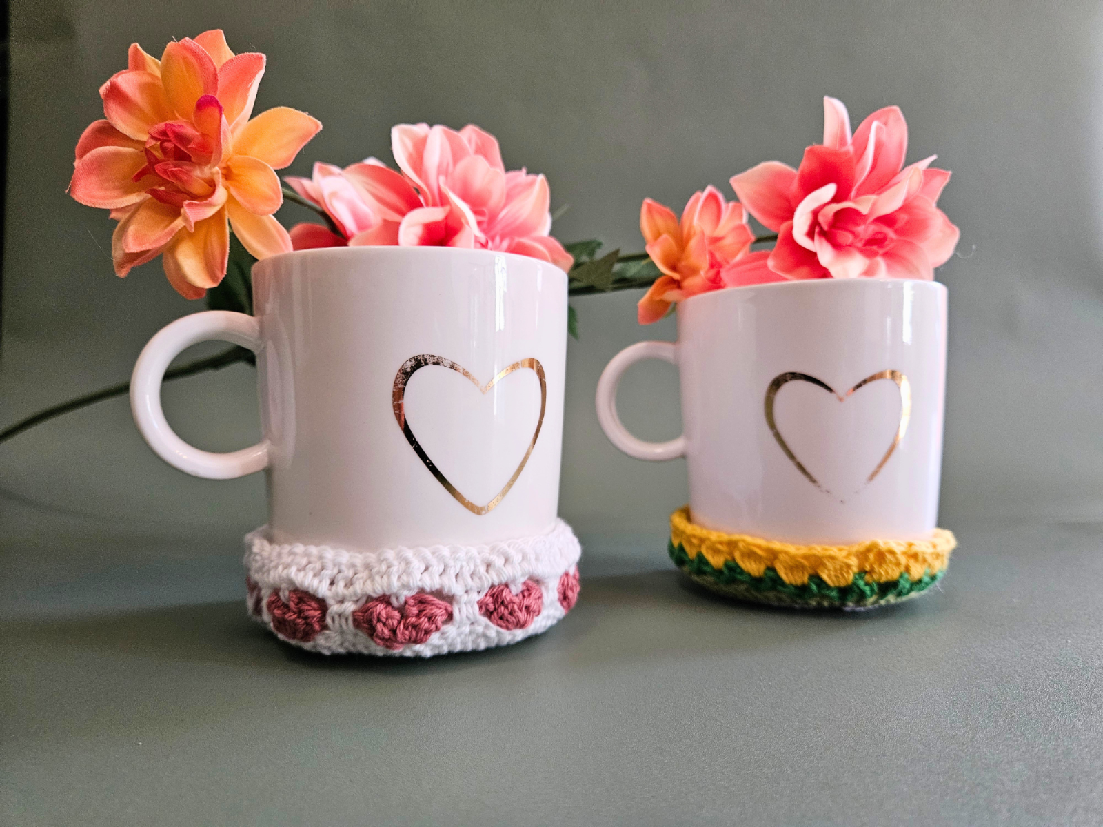 Blog-Inhaltsbild für 'Häkelprojekte für den Muttertag #3: Tassenuntersetzer mit Tulpen- oder Herzbordüre'