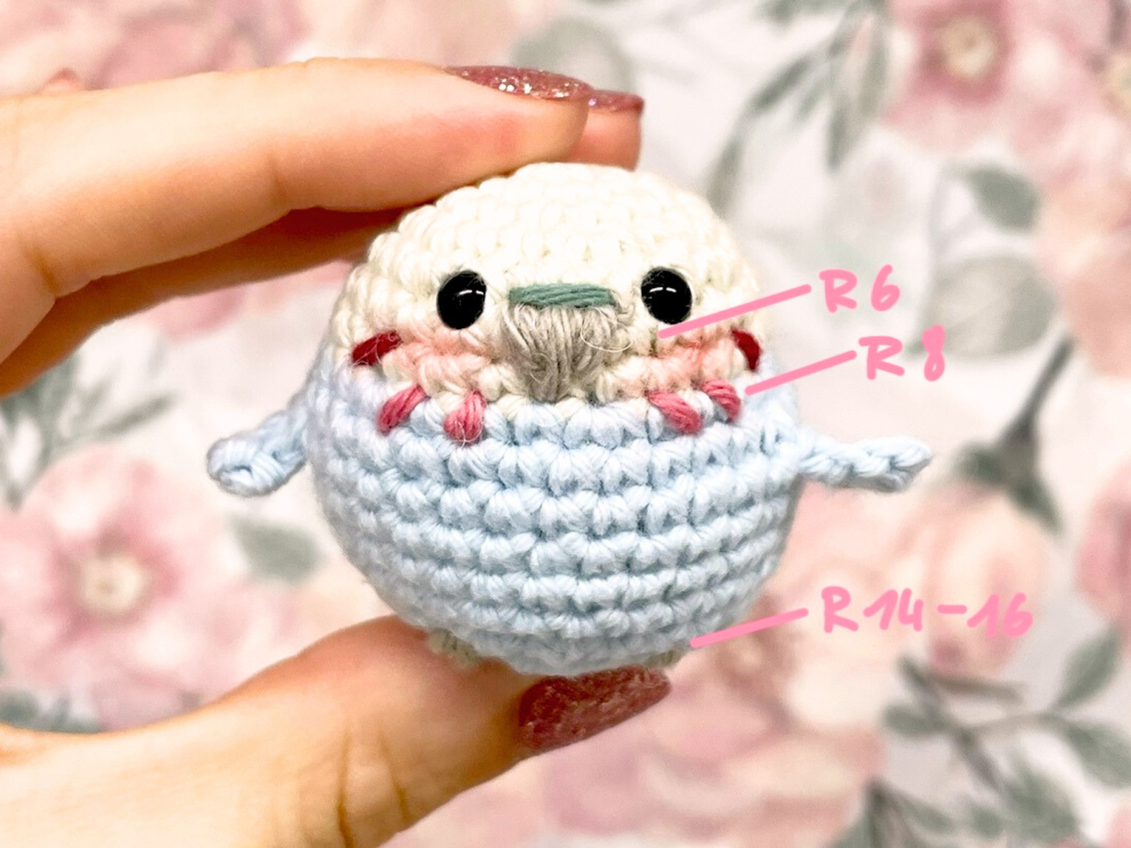 Blog-Inhaltsbild für 'Kostenlose Häkelanleitung – Amigurumi Papagei häkeln'