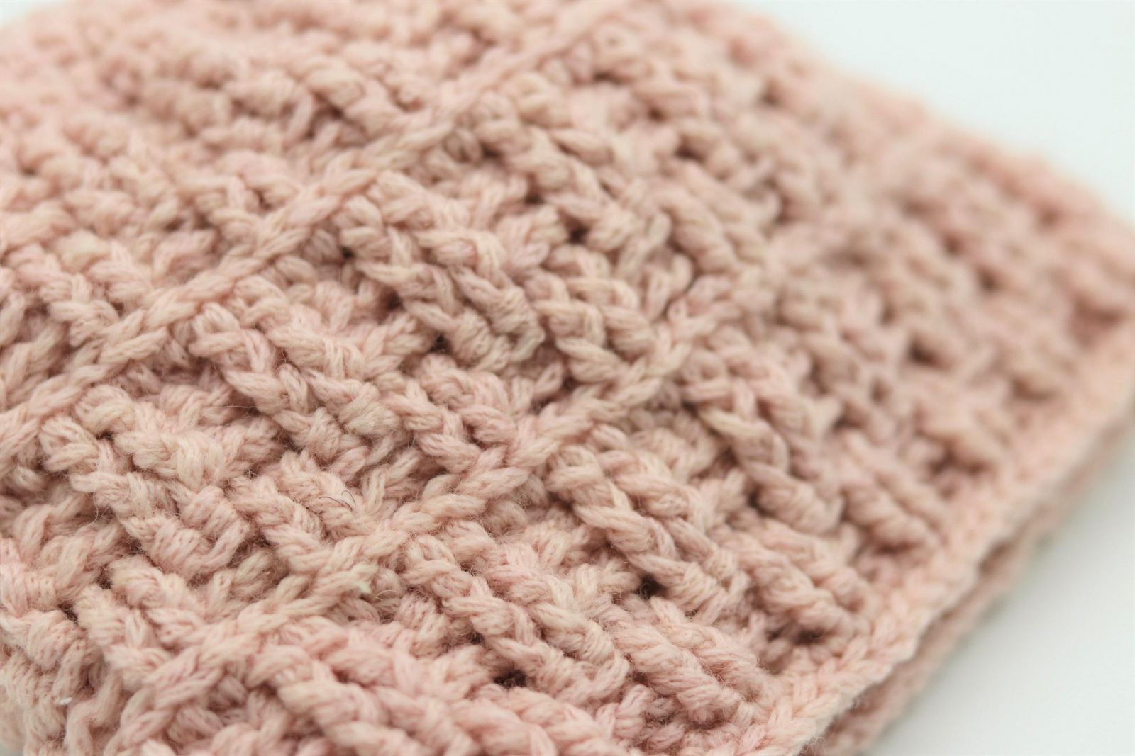 Blog-Inhaltsbild für 'Mütze "Lady" Häkelanleitung kostenlos'