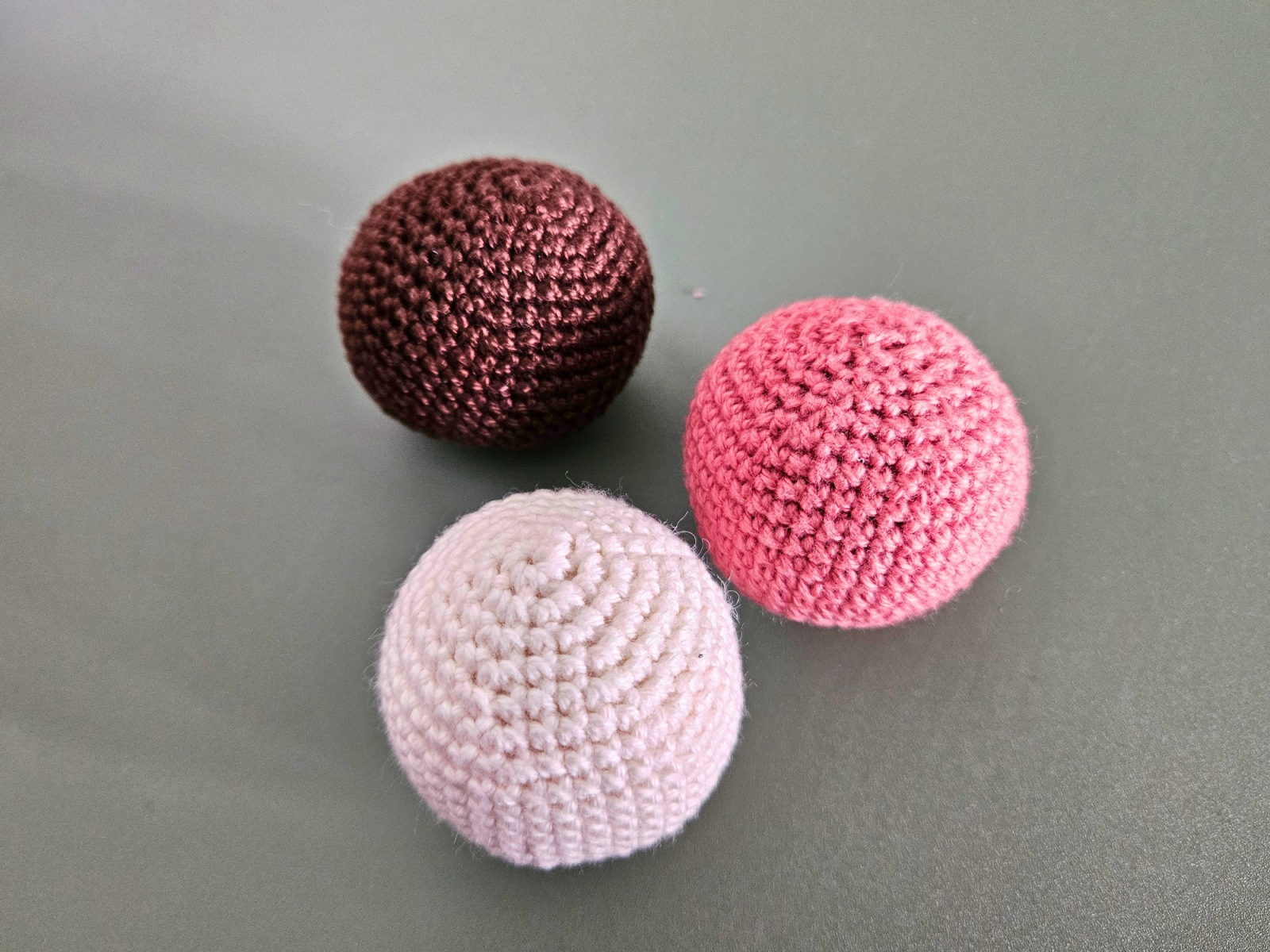 Blog-Inhaltsbild für 'Eisdielen-Spielset häkeln – kostenlose Anleitung für Kinderküche, Kaufladen & Kindertag'