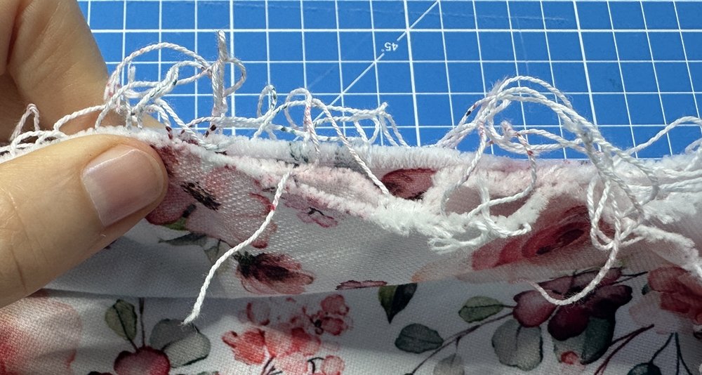 Blog-Inhaltsbild für 'Sommer-DIY: Perfekt sitzende Tischdecken mit Gummizug selbst nähen'