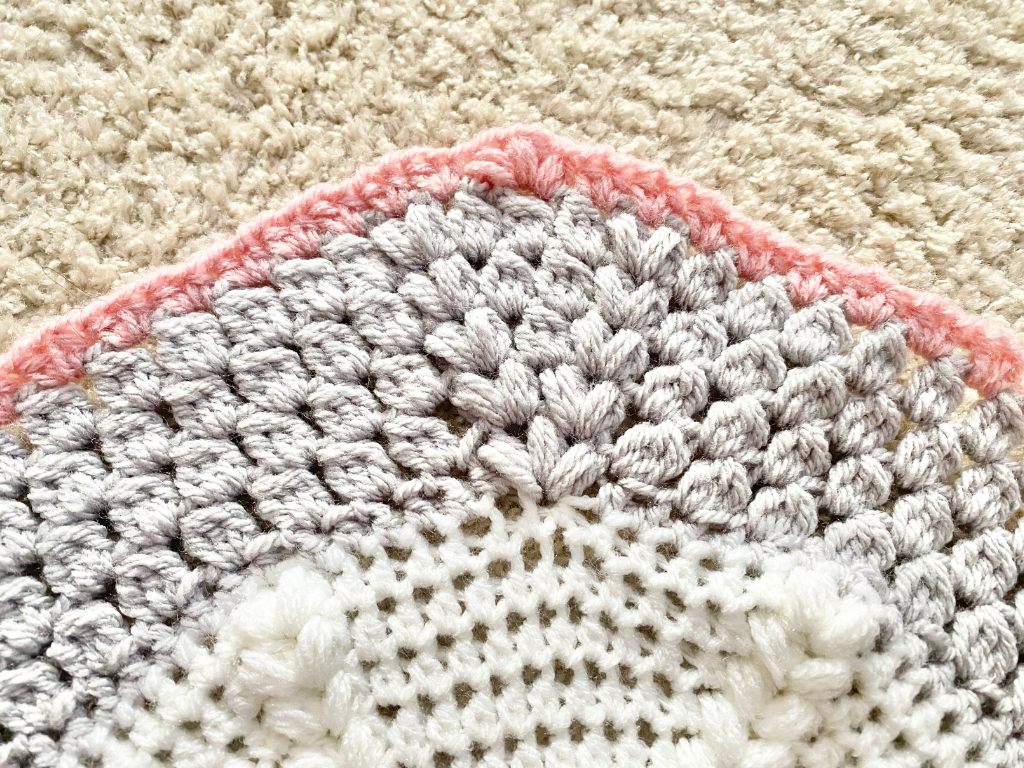 Blog-Inhaltsbild für '14. Herzensdiamanten von Wolldiamant: Herzensdiamantkuscheldecke- Ein Stück Geborgenheit – Masche für Masche'
