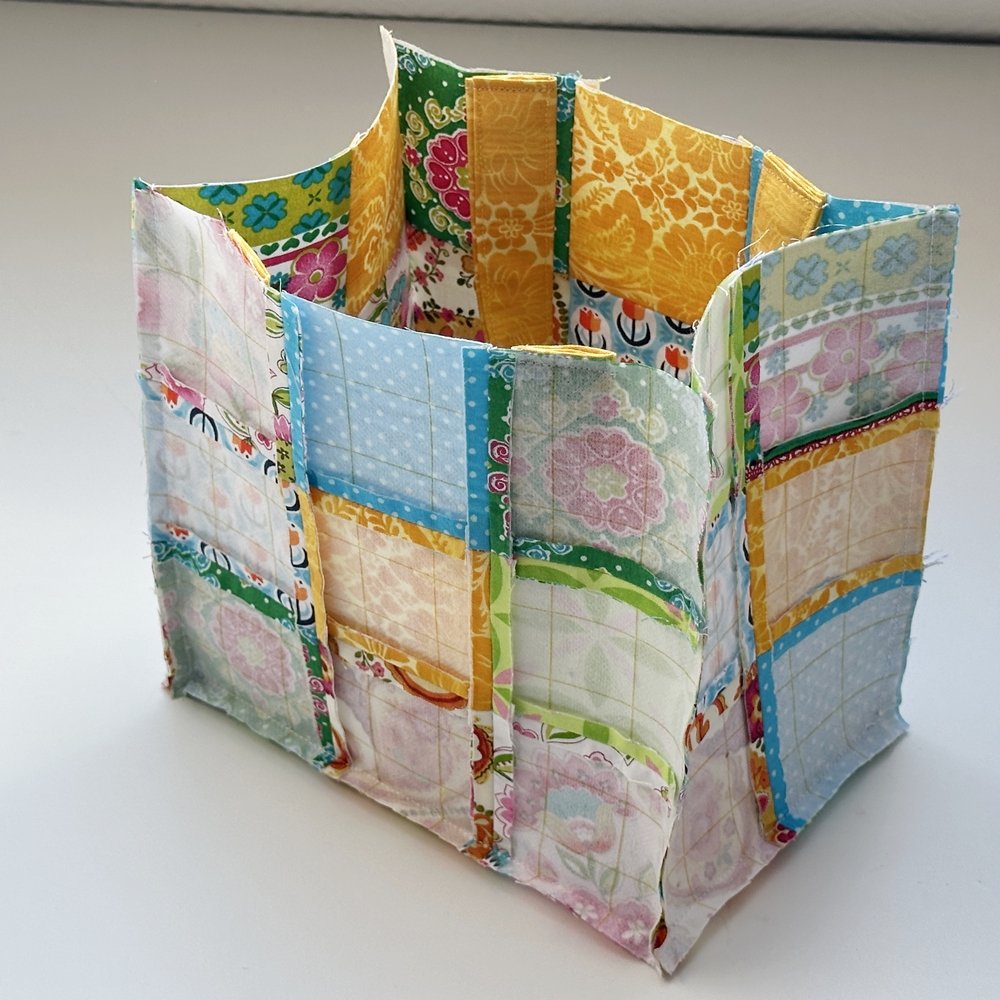 Blog-Inhaltsbild für 'Kindertasche im Patchwork-Style - Kostenlose Nähanleitung'