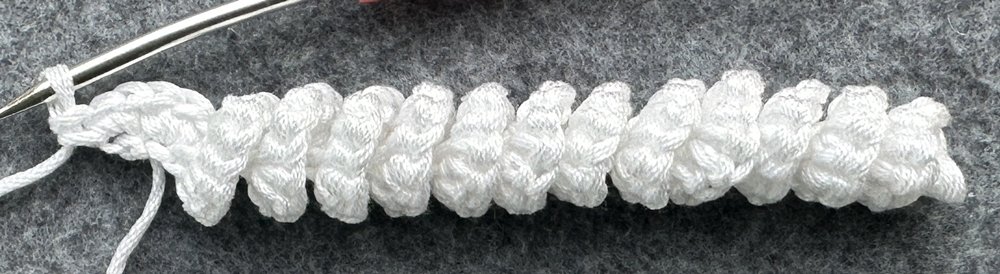 Blog-Inhaltsbild für 'Verspieltes Duftkissen oder Deko aus Garnresten - Kostenlose Häkelanleitung'