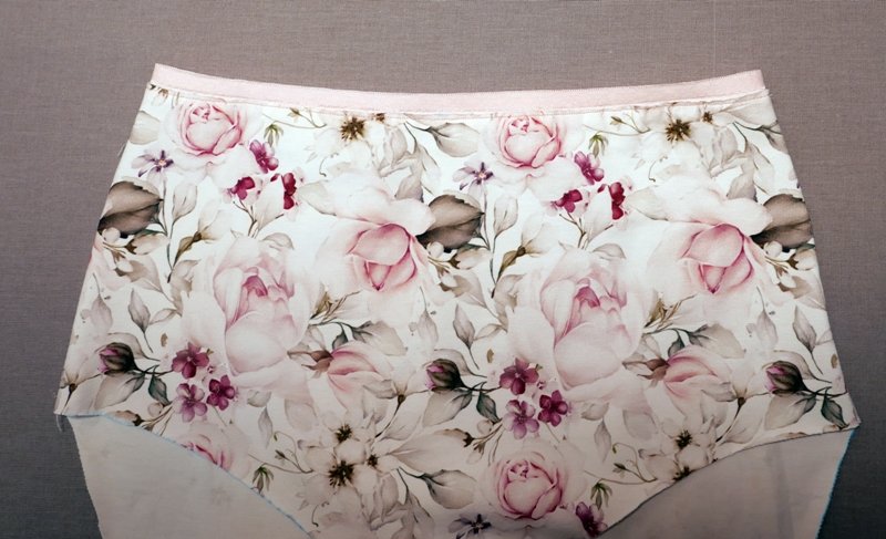 Blog-Inhaltsbild für 'Damenslips einfach selber nähen - Teil 2: Bündchen einfassen, Varianten, Tipps und Tricks'