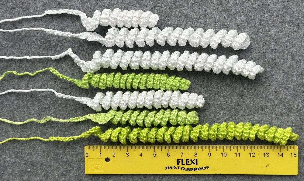 Blog-Inhaltsbild für 'Verspieltes Duftkissen oder Deko aus Garnresten - Kostenlose Häkelanleitung'