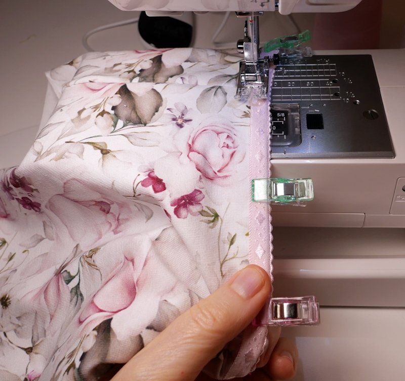 Blog-Inhaltsbild für 'Damenslips einfach selber nähen - Teil 2: Bündchen einfassen, Varianten, Tipps und Tricks'