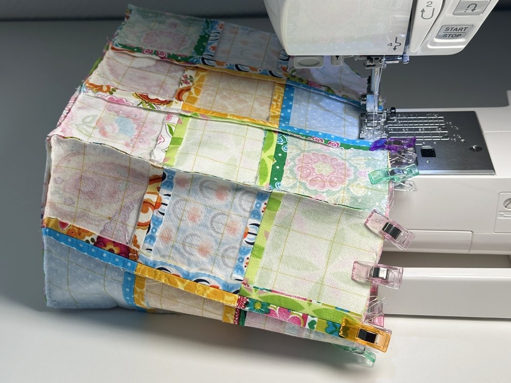 Blog-Inhaltsbild für 'Kindertasche im Patchwork-Style - Kostenlose Nähanleitung'