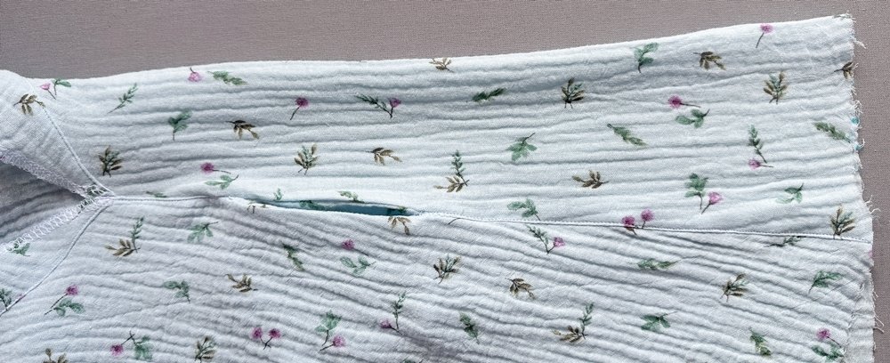 Blog-Inhaltsbild für 'Musselinkleid für Mädchen nach einem kostenlosen Schnittmuster - Top oder Flop?'