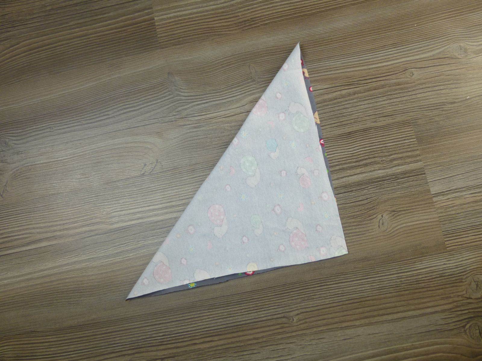 Blog-Inhaltsbild für 'Näh-Anleitung: Schönes Halstuch / Dreieckstuch'