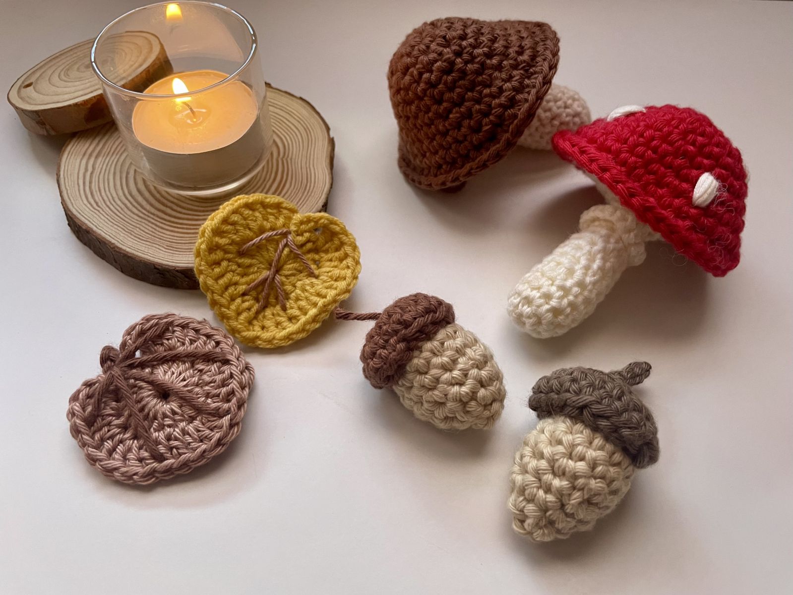 Blog content image for 'Crochet Autumn Decorations: Pattern for Leaves, Acorns & Mushrooms (incl. Fly Agaric)'
