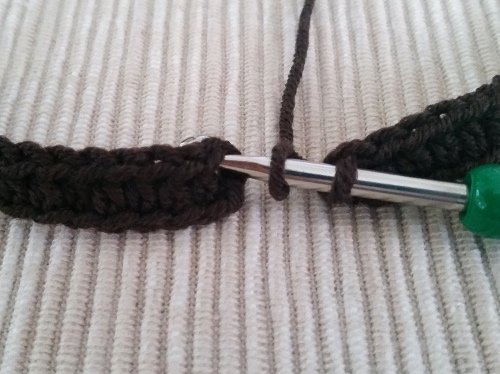 Blog-Inhaltsbild für 'Kostenlose Häkelanleitung: Feminine Slouchy-Mütze'