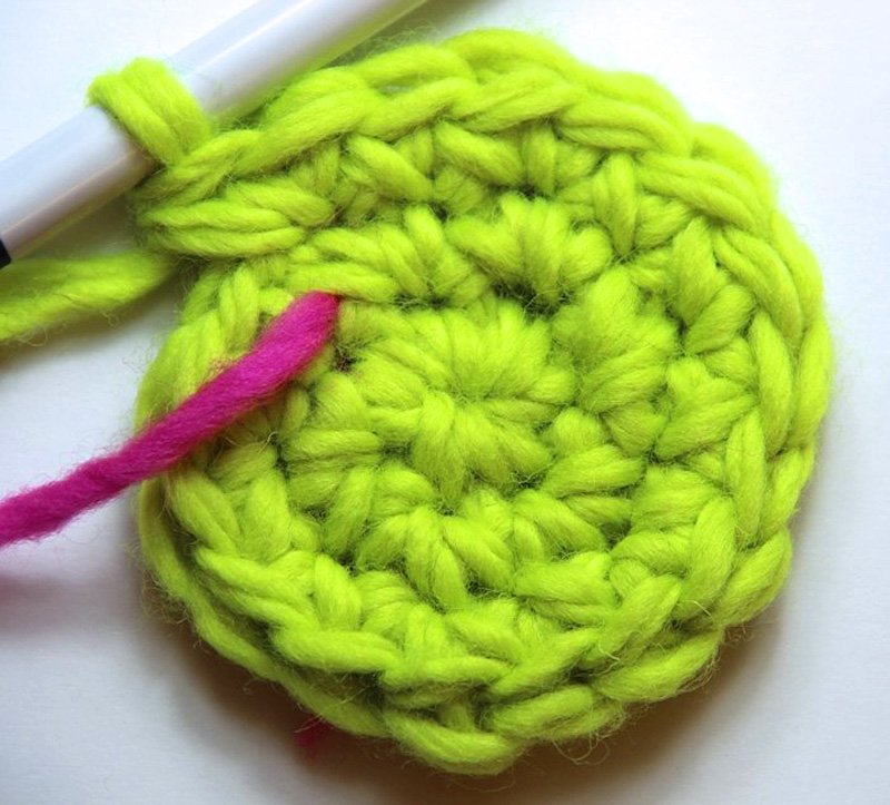 Blog-Inhaltsbild für 'Gefilztes rundes Sitzkissen aus Wollresten'