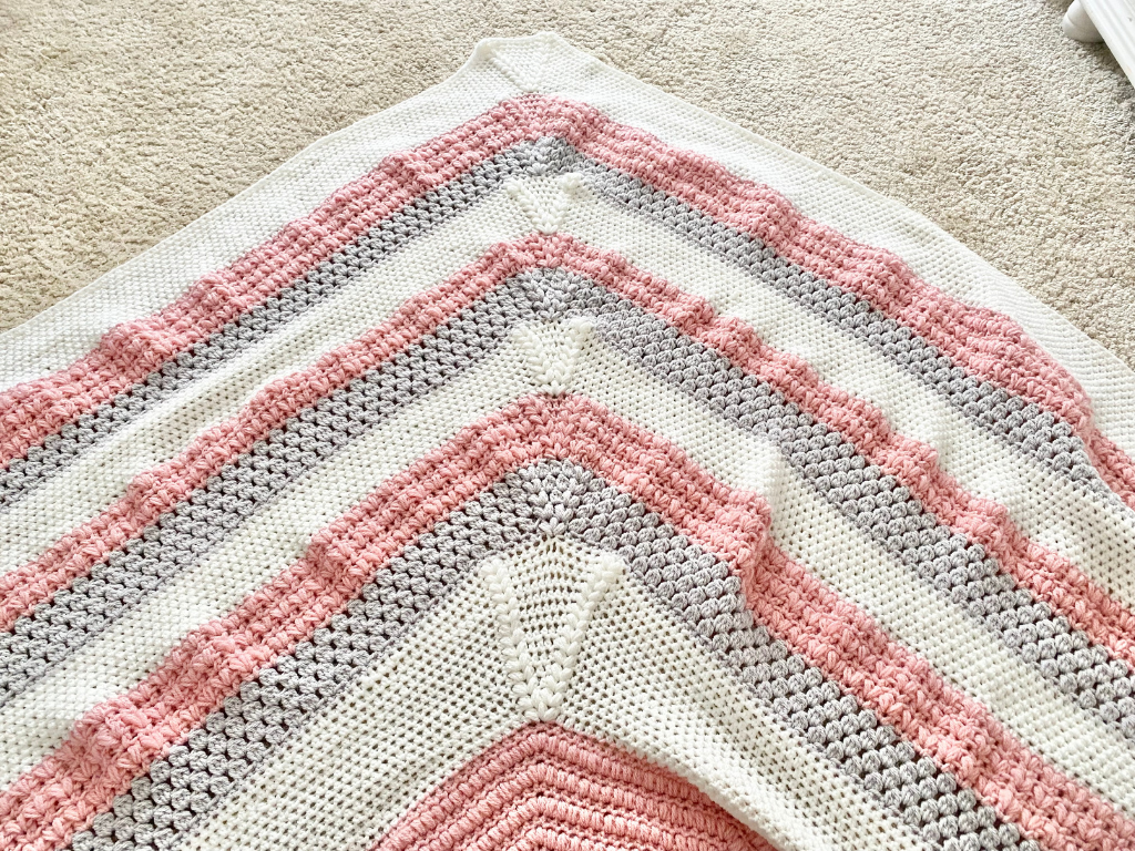 Blog-Inhaltsbild für '14. Herzensdiamanten von Wolldiamant: Herzensdiamantkuscheldecke- Ein Stück Geborgenheit – Masche für Masche'