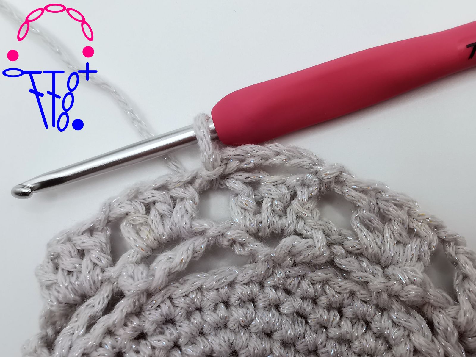 Blog-Inhaltsbild für 'Gehäkelte Windlichter – schnell gemacht, wunderschön & absolut anfängertauglich'