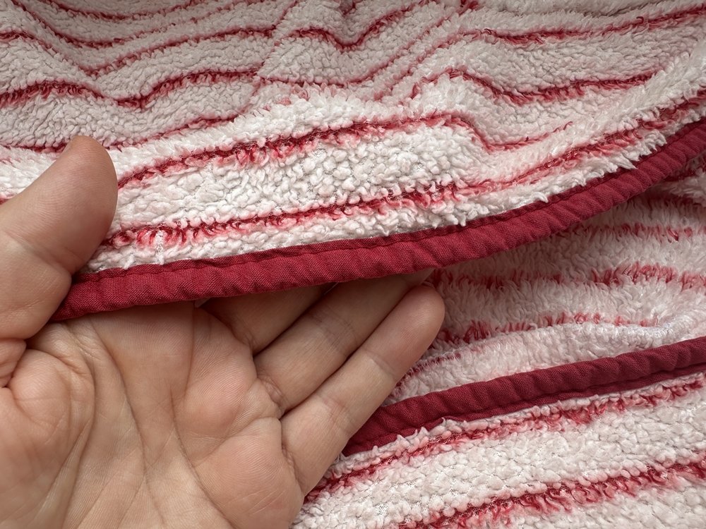 Blog-Inhaltsbild für 'Aus Alt mach Neu: Waschhandschuhe aus altem Bademantel nähen'