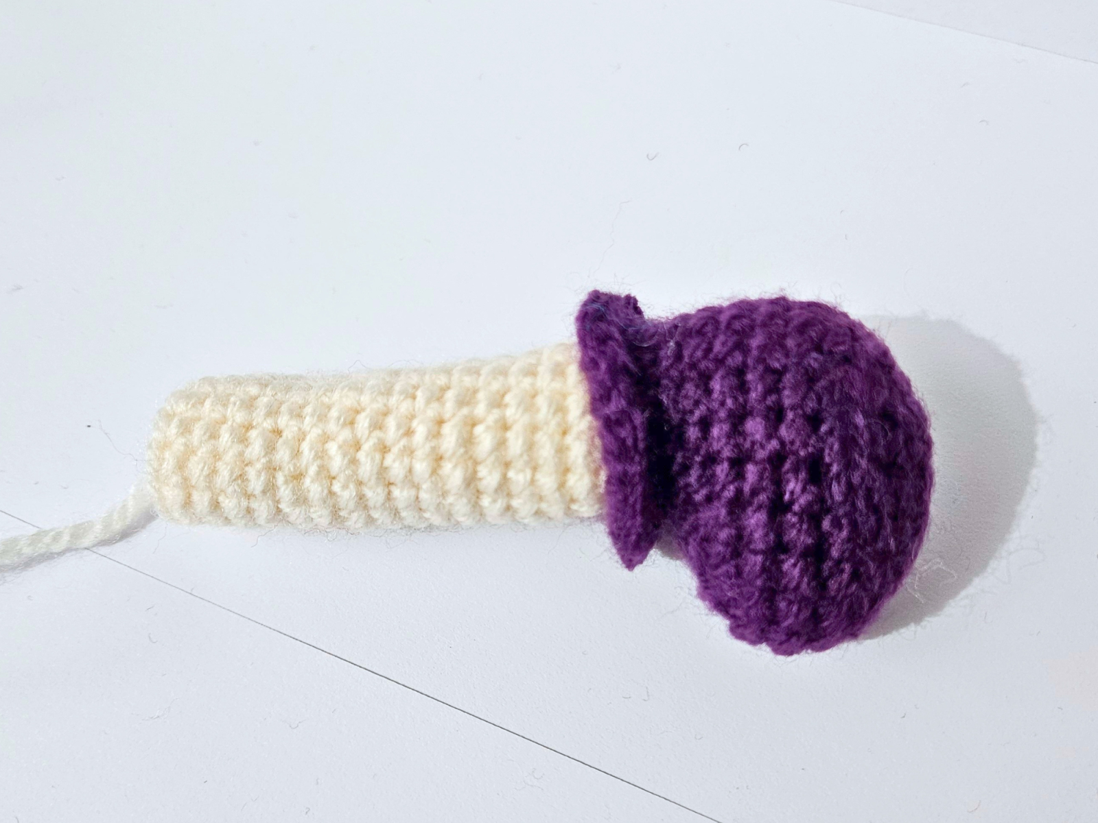 Blog-Inhaltsbild für 'Kostenlose Häkelanleitung Weihnachtself Poinsettia'