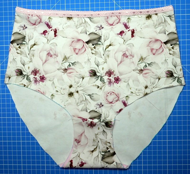 Blog-Inhaltsbild für 'Damenslips einfach selber nähen - Teil 2: Bündchen einfassen, Varianten, Tipps und Tricks'