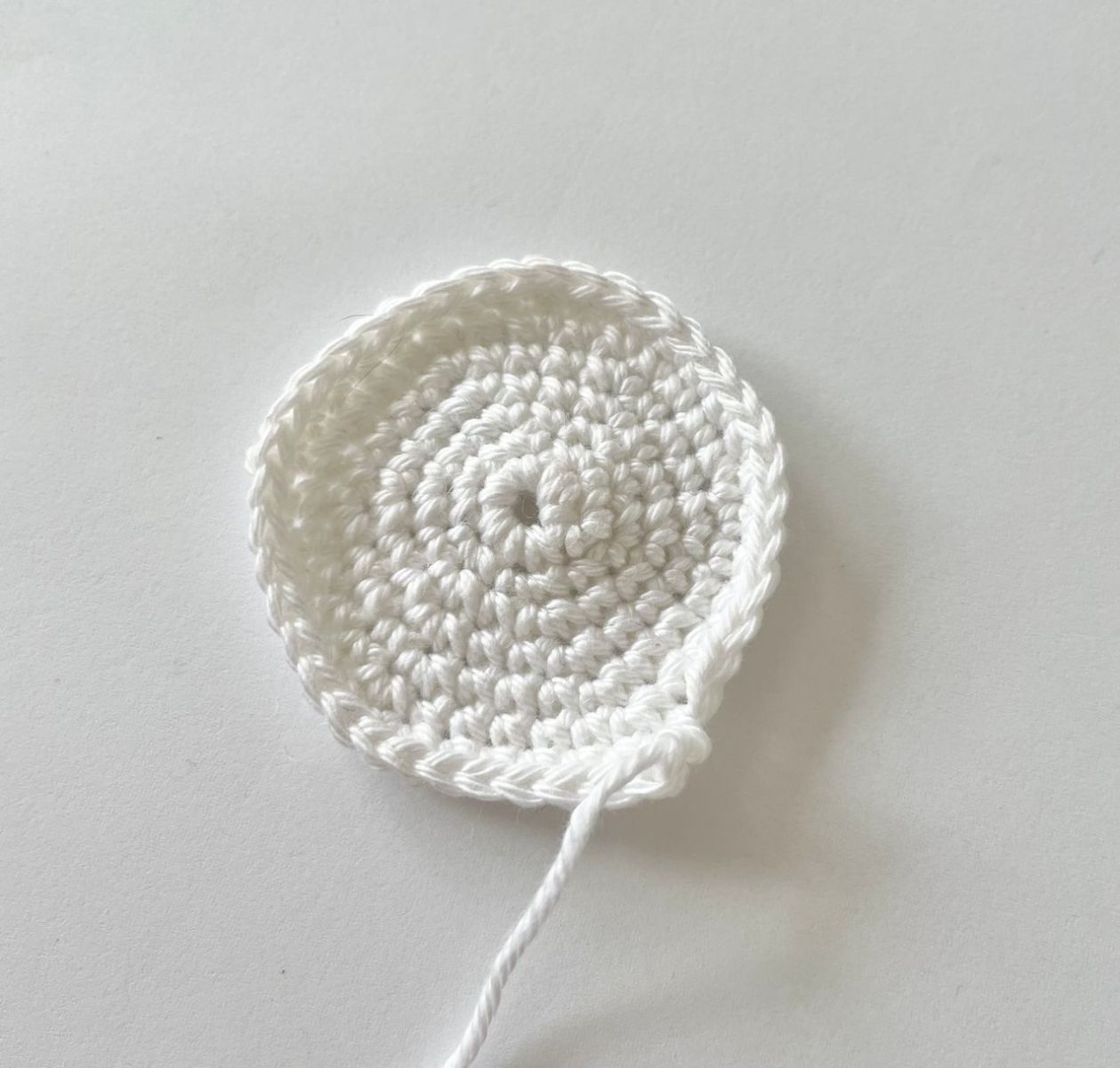 Blog-Inhaltsbild für '🧶 Häkelanleitung: Kleiner Hai – schnell & einfach gehäkelt'