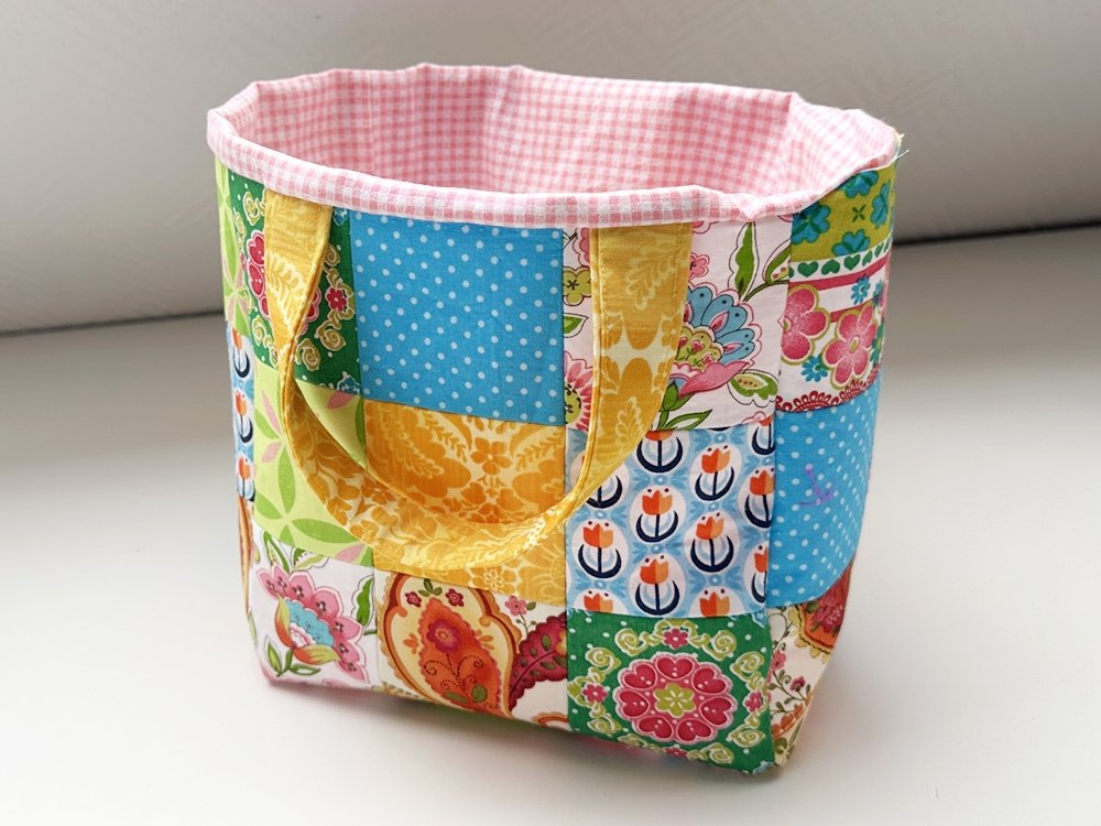 Blog-Inhaltsbild für 'Kindertasche im Patchwork-Style - Kostenlose Nähanleitung'