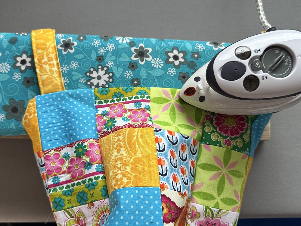 Blog-Inhaltsbild für 'Kindertasche im Patchwork-Style - Kostenlose Nähanleitung'