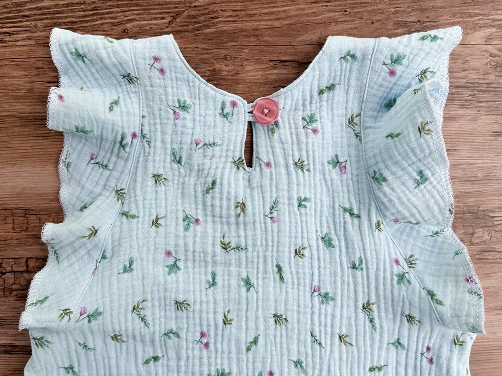 Blog-Inhaltsbild für 'Musselinkleid für Mädchen nach einem kostenlosen Schnittmuster - Top oder Flop?'