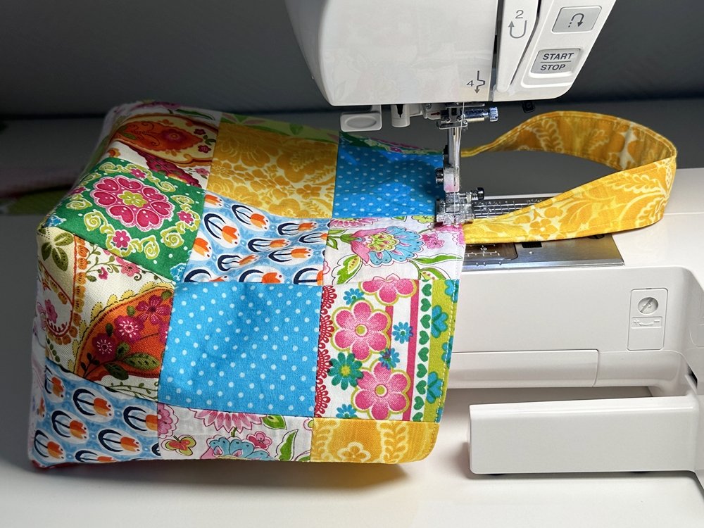 Blog-Inhaltsbild für 'Kindertasche im Patchwork-Style - Kostenlose Nähanleitung'